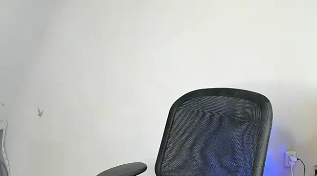 Snapshot of EvaaMillerr99 chatting on 02/18/25, 02:38 EvaaMillerr99 online show from 02/18/25, 02:38