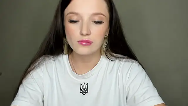 Snapshot of EvaaMillerr99 chatting on 10/16/25, 11:44 EvaaMillerr99 online show from 10/16/25, 11:44