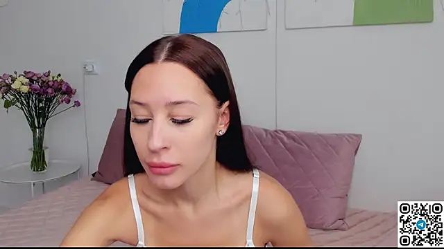 Snapshot of SelenaRousey chatting on 03/04/26, 09:37 SelenaRousey online show from 03/04/26, 09:37