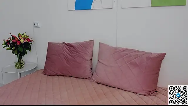 Snapshot of SelenaRousey chatting on 03/26/26, 08:42 SelenaRousey online show from 03/26/26, 08:42