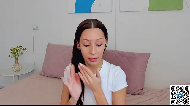 Snapshot of SelenaRousey chatting on 04/03/26, 08:12 SelenaRousey online show from 04/03/26, 08:12