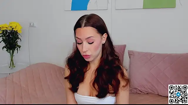 Snapshot of SelenaRousey chatting on 04/15/26, 08:21 SelenaRousey online show from 04/15/26, 08:21