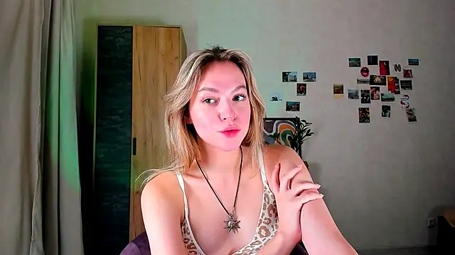 Niky  Jess online show from 12/16/24, 08:20