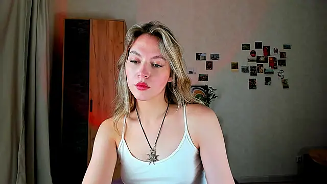 Niky  Jess online show from 12/17/24, 08:34