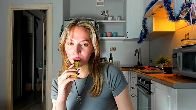 Niky  Jess online show from 12/23/24, 06:37