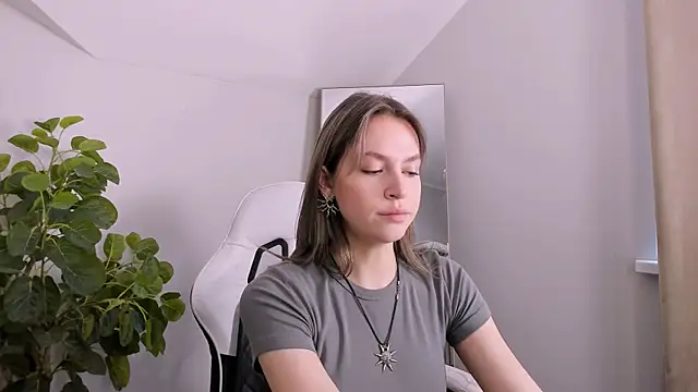 Niky  Jess online show from 01/26/25, 05:56