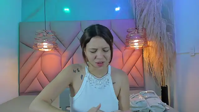 Snapshot of AngelaaCute_ chatting on 12/27/24, 11:50 AngelaaCute online show from 12/27/24, 11:50