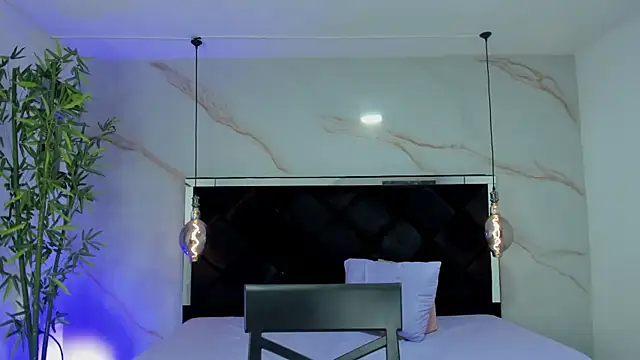 AngelaaCute  online show from 09/18/25, 12:18