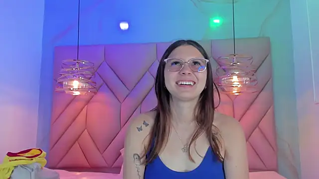 Snapshot of AngelaaCute_ chatting on 06/17/26, 12:07 AngelaaCute online show from 06/17/26, 12:07
