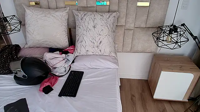 Lizz Tender online show from 10/16/25, 12:50