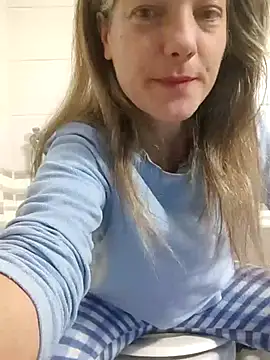 Snapshot of Dark_Angel_22 chatting on 04/08/26, 04:56 Dark Angel 22 online show from 04/08/26, 04:56