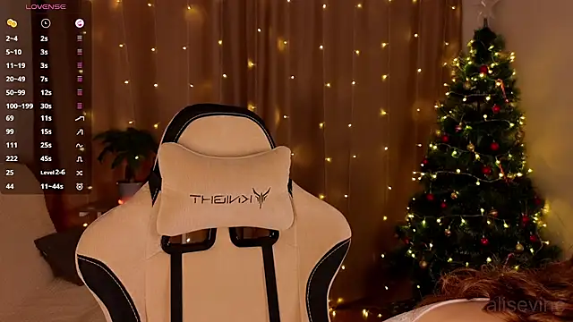 Snapshot of AliseVine chatting on 12/26/24, 03:31 AliseVine online show from 12/26/24, 03:31