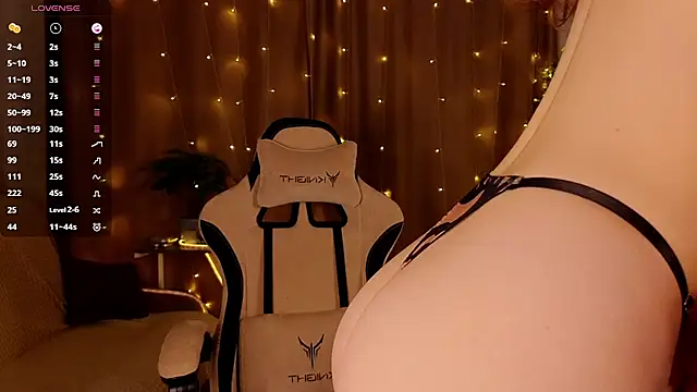 Snapshot of AliseVine chatting on 01/10/25, 06:17 AliseVine online show from 01/10/25, 06:17