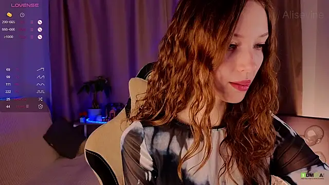 Snapshot of AliseVine chatting on 02/16/25, 05:48 AliseVine online show from 02/16/25, 05:48