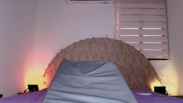 anisha x online show from 11/29/25, 07:39