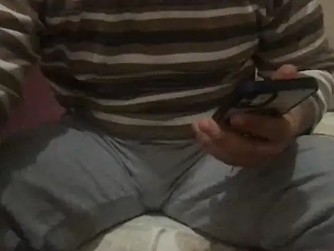 Snapshot of 34mert343431 chatting on 02/25/25, 04:00 34mert343431 online show from 02/25/25, 04:00