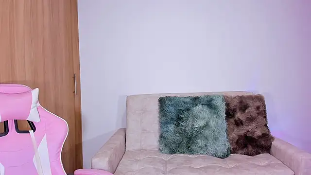 Snapshot of annika_taylor chatting on 01/18/25, 11:11 annika taylor online show from 01/18/25, 11:11