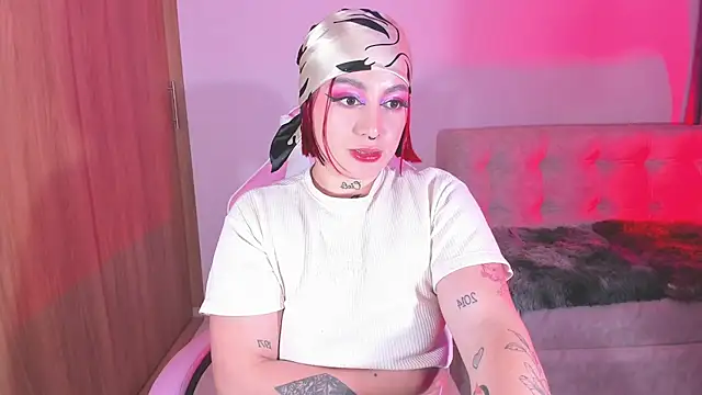 Snapshot of annika_taylor chatting on 02/19/25, 01:08 annika taylor online show from 02/19/25, 01:08