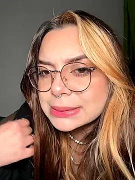 NatyOlson online show from 10/26/25, 03:01