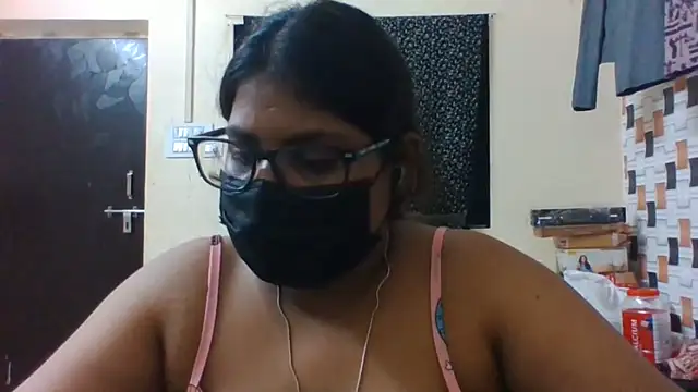 Snapshot of Hotmilfxox chatting on 06/03/26, 02:33 Hotmilfxox online show from 06/03/26, 02:33