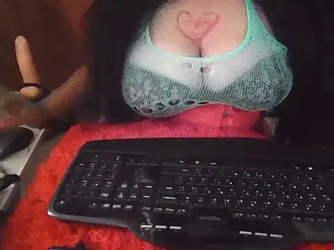 JulieJoe  online show from 11/12/25, 05:30