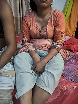 Snapshot of Desi_Best_Anal chatting on 02/18/25, 05:31 Desi Best Anal online show from 02/18/25, 05:31