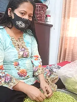 Snapshot of Desi_Best_Anal chatting on 02/19/25, 08:33 Desi Best Anal online show from 02/19/25, 08:33