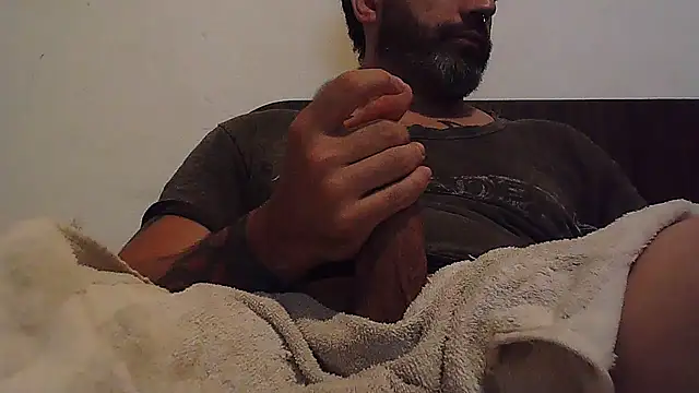 Snapshot of ozzypsico13 chatting on 03/07/26, 04:42 ozzypsico13 online show from 03/07/26, 04:42