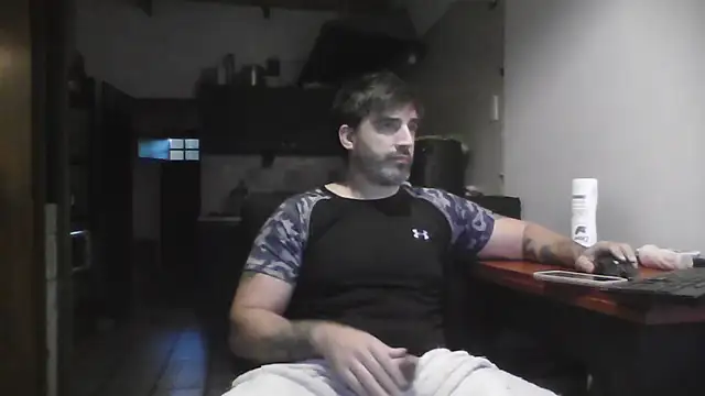 Snapshot of ozzypsico13 chatting on 04/10/26, 09:19 ozzypsico13 online show from 04/10/26, 09:19