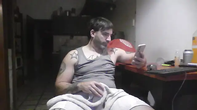 Snapshot of ozzypsico13 chatting on 04/12/26, 01:21 ozzypsico13 online show from 04/12/26, 01:21