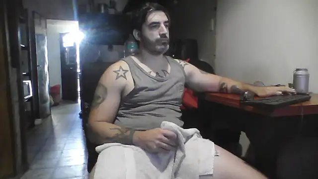 Snapshot of ozzypsico13 chatting on 04/12/26, 01:38 ozzypsico13 online show from 04/12/26, 01:38