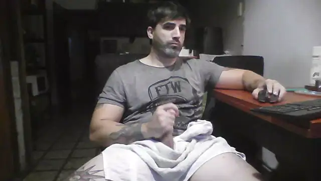 Snapshot of ozzypsico13 chatting on 04/16/26, 09:39 ozzypsico13 online show from 04/16/26, 09:39