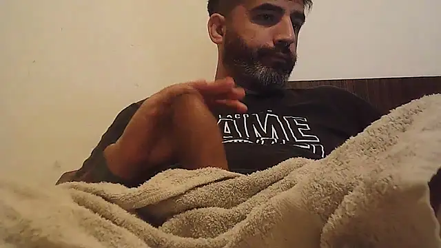 Snapshot of ozzypsico13 chatting on 04/24/26, 01:52 ozzypsico13 online show from 04/24/26, 01:52