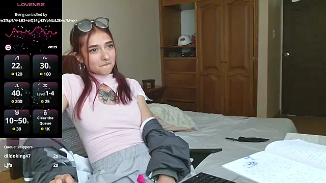 Snapshot of 3badweed3 chatting on 02/04/25, 08:06 3badweed3 online show from 02/04/25, 08:06