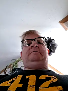 Snapshot of J83560Jason chatting on 10/19/25, 04:51 J83560Jason online show from 10/19/25, 04:51