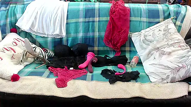 Snapshot of LauraMonolo chatting on 03/27/26, 12:27 LauraMonolo online show from 03/27/26, 12:27