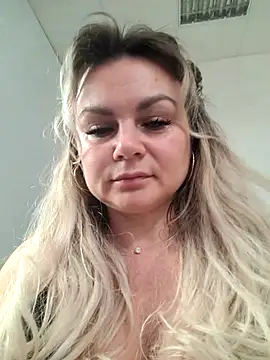 candy queeen online show from 10/12/25, 04:44