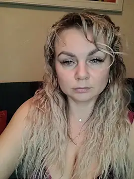 candy queeen online show from 11/28/25, 03:14