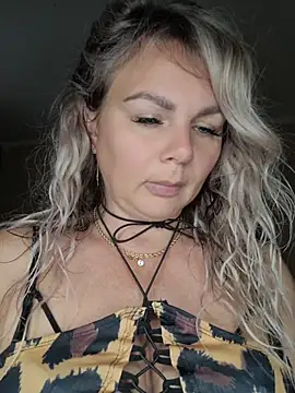 Snapshot of candy_queeen chatting on 06/06/26, 03:55 candy queeen online show from 06/06/26, 03:55