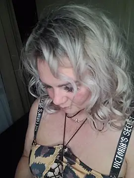 Snapshot of candy_queeen chatting on 06/10/26, 08:52 candy queeen online show from 06/10/26, 08:52