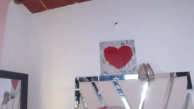 Snapshot of Amara_Red chatting on 05/15/26, 11:17 Amara Red online show from 05/15/26, 11:17