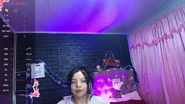 Snapshot of loren_tits24 chatting on 12/20/25, 10:22 loren tits24 online show from 12/20/25, 10:22