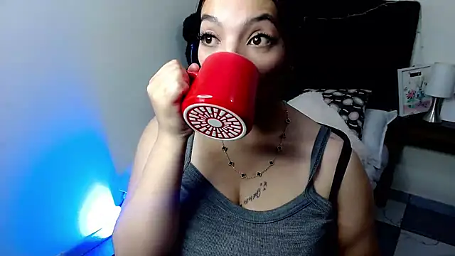 Snapshot of loren_tits24 chatting on 06/12/26, 11:03 loren tits24 online show from 06/12/26, 11:03