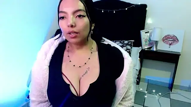 Snapshot of loren_tits24 chatting on 06/17/26, 06:42 loren tits24 online show from 06/17/26, 06:42