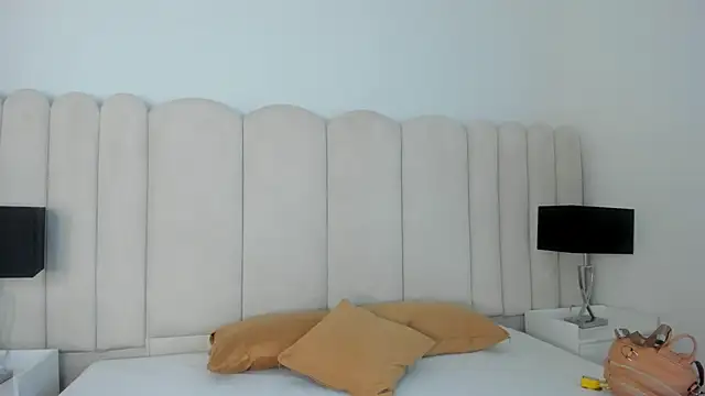 Snapshot of AnnyCherry_ chatting on 05/20/26, 12:06 AnnyCherry online show from 05/20/26, 12:06