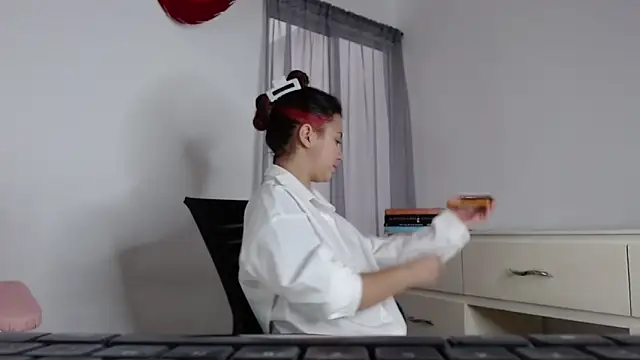 Snapshot of melody__bleir chatting on 03/04/26, 08:37 melody bleir online show from 03/04/26, 08:37