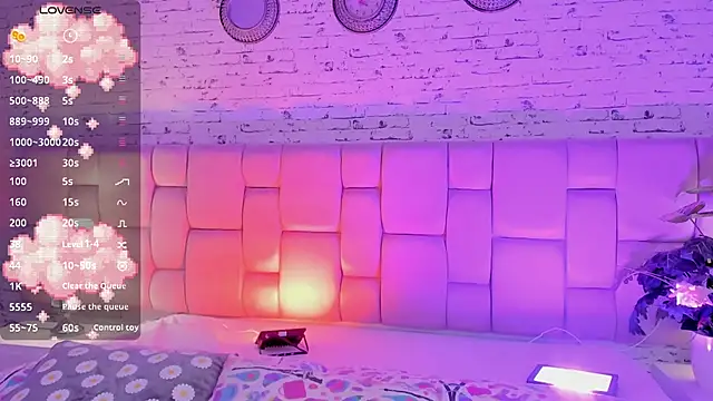 Snapshot of Ari_sunshine_ chatting on 12/27/24, 07:03 Ari sunshine  online show from 12/27/24, 07:03