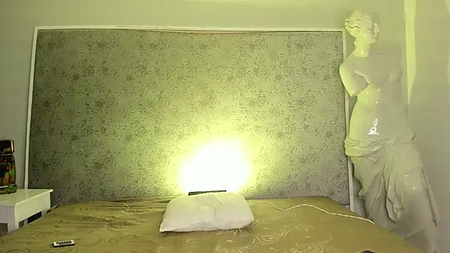 Snapshot of Ari_sunshine_ chatting on 09/18/25, 05:53 Ari sunshine  online show from 09/18/25, 05:53