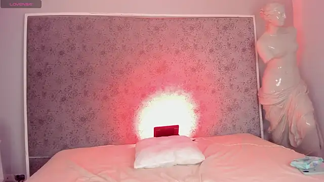 Snapshot of Ari_sunshine_ chatting on 09/23/25, 04:59 Ari sunshine  online show from 09/23/25, 04:59