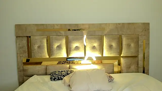 Snapshot of Ari_sunshine_ chatting on 10/03/25, 06:10 Ari sunshine  online show from 10/03/25, 06:10